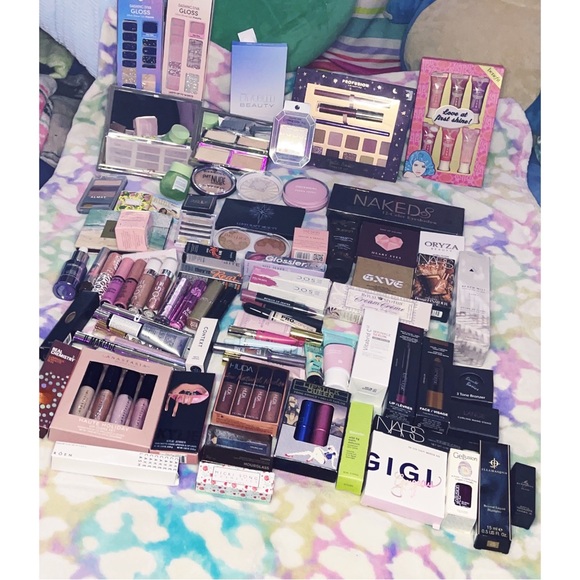 Absolutely Perfect Makeup Bundle - Picture 4 of 11